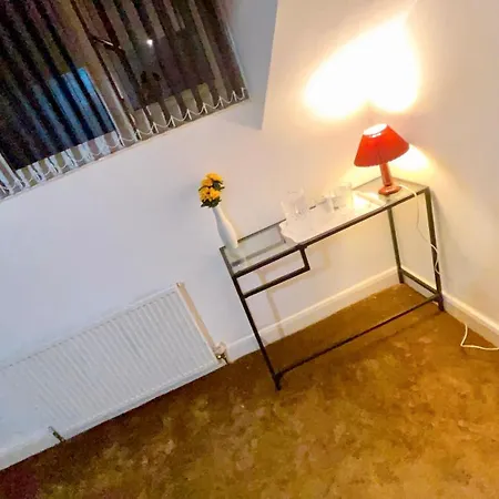 منزل للإقامة One Double Bedroom Center