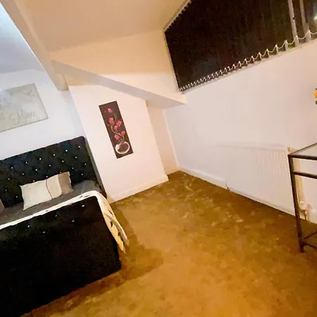 منزل للإقامة One Double Bedroom Center ليدز